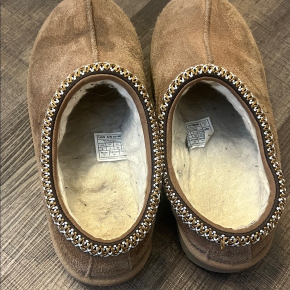 UGG Tan Taz Slippers - Picture 2 of 6